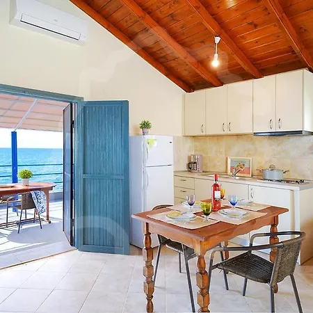 Avgoustos House *